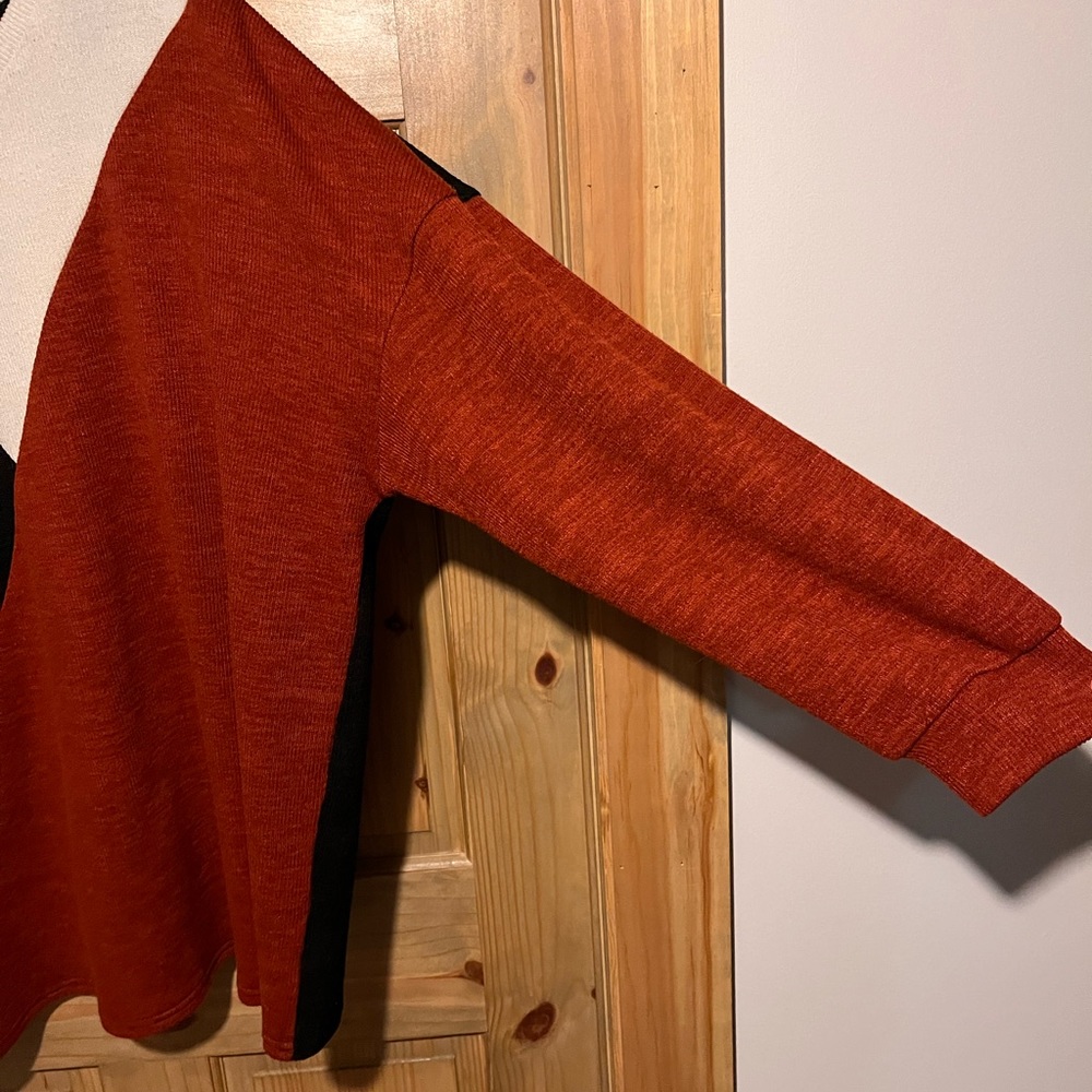 BloomChic Sweater - Picture 2 of 3